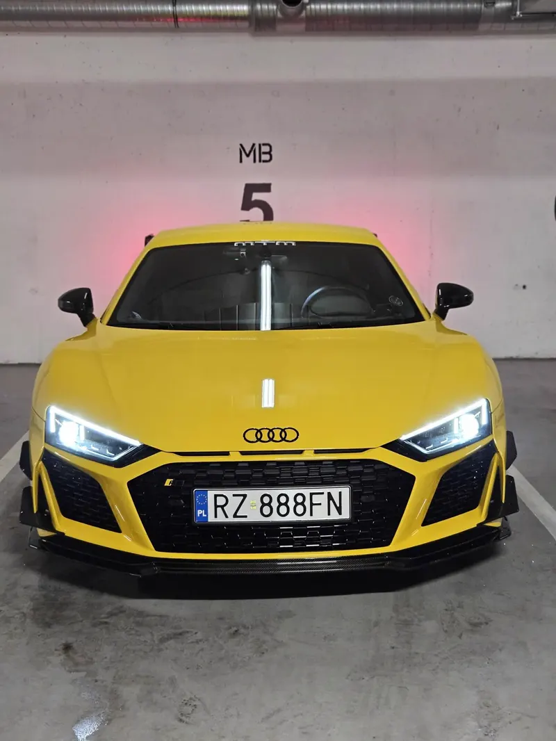 Żółte Audi R8 V10 po myciu detailingowym z dojazdem — Go! Mobilny Detailing Rzeszów